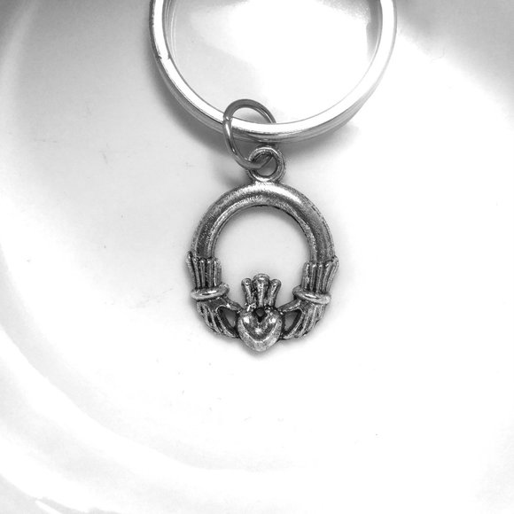 Miniature Claddagh Heart Celtic Irish Symbol Charm Gift Key ring Keychain - Picture 2 of 2